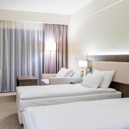 Hotel Kosma Kozmin Екстериор снимка
