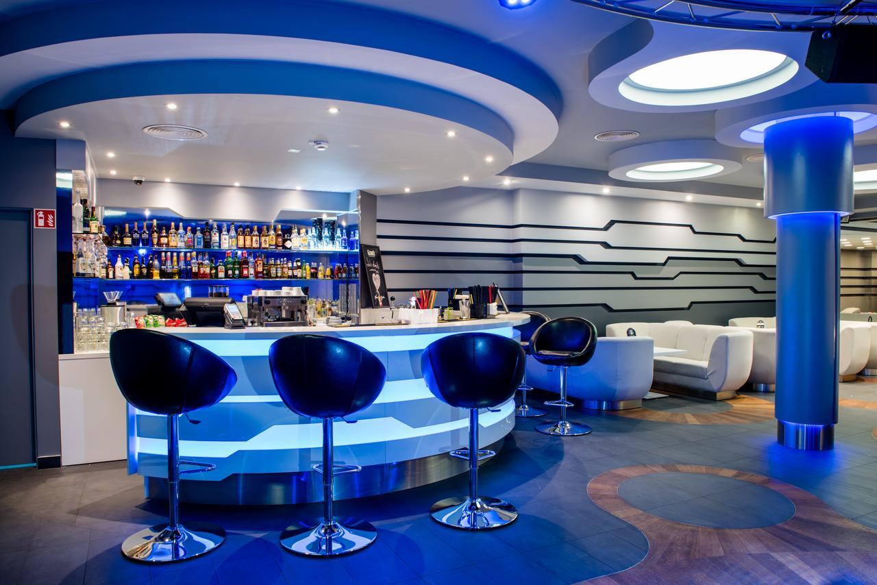 Hotel Kosma Kozmin Екстериор снимка
