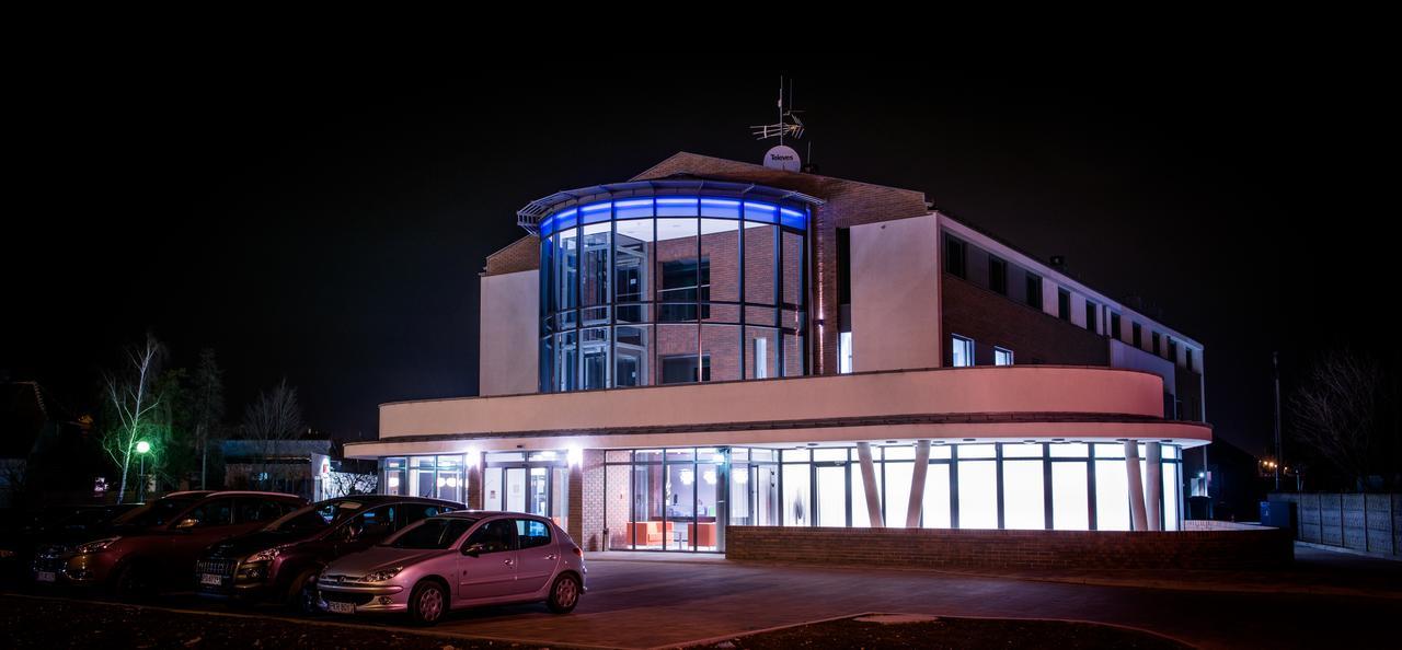 Hotel Kosma Kozmin Екстериор снимка