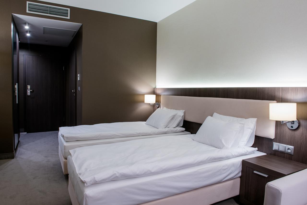 Hotel Kosma Kozmin Екстериор снимка