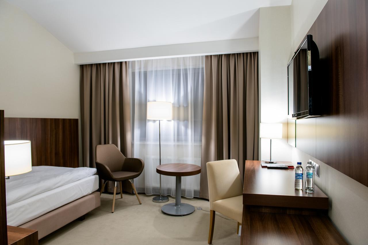 Hotel Kosma Kozmin Екстериор снимка
