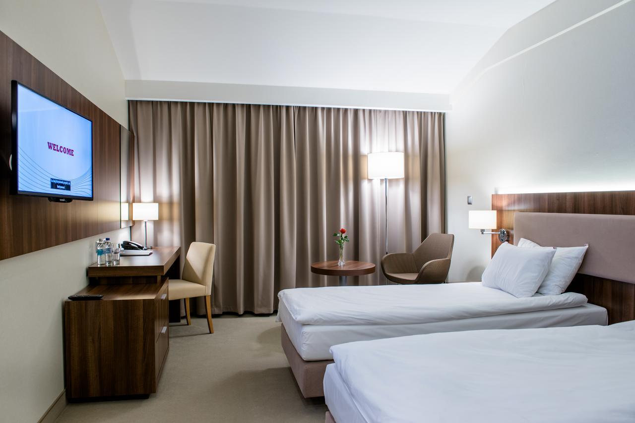 Hotel Kosma Kozmin Екстериор снимка