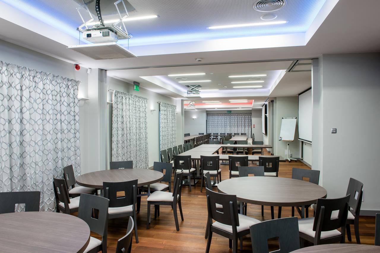 Hotel Kosma Kozmin Екстериор снимка
