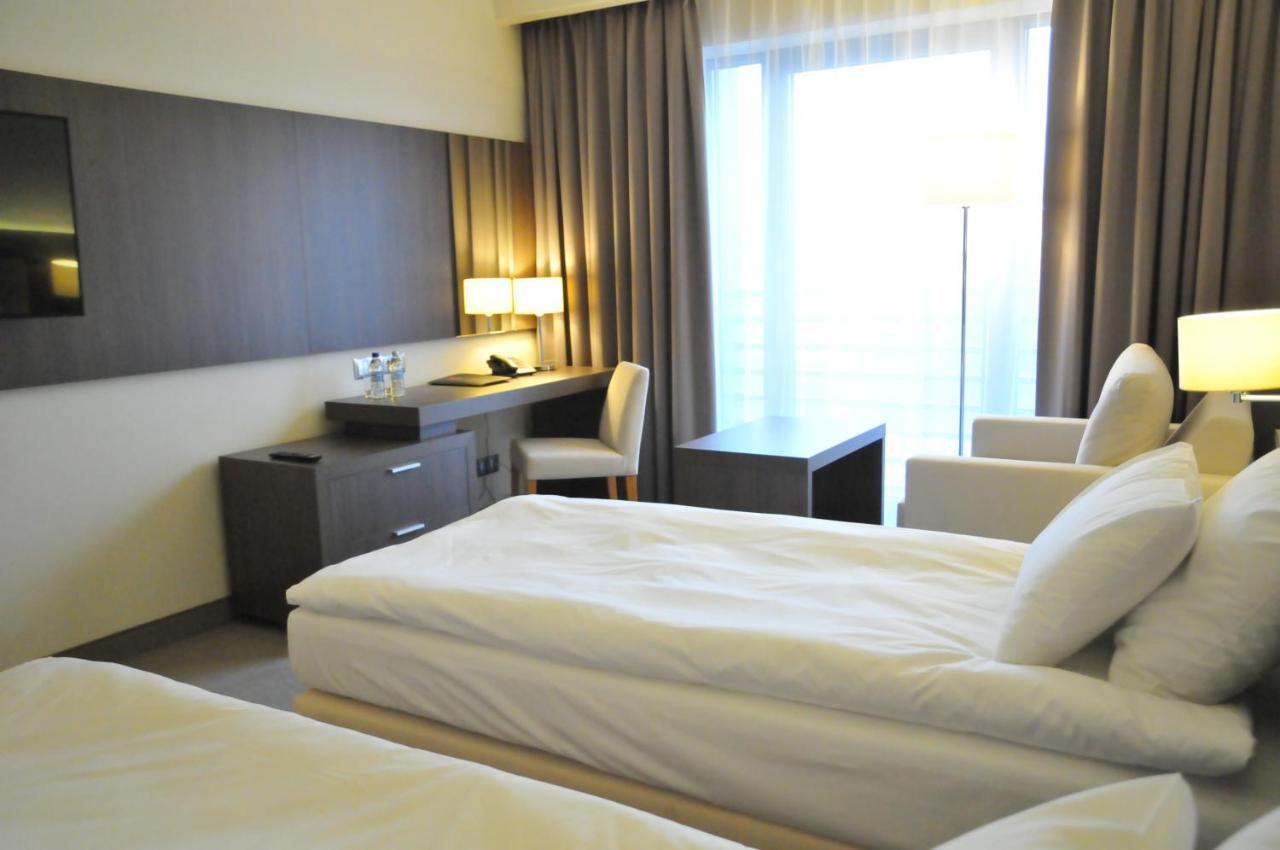 Hotel Kosma Kozmin Екстериор снимка