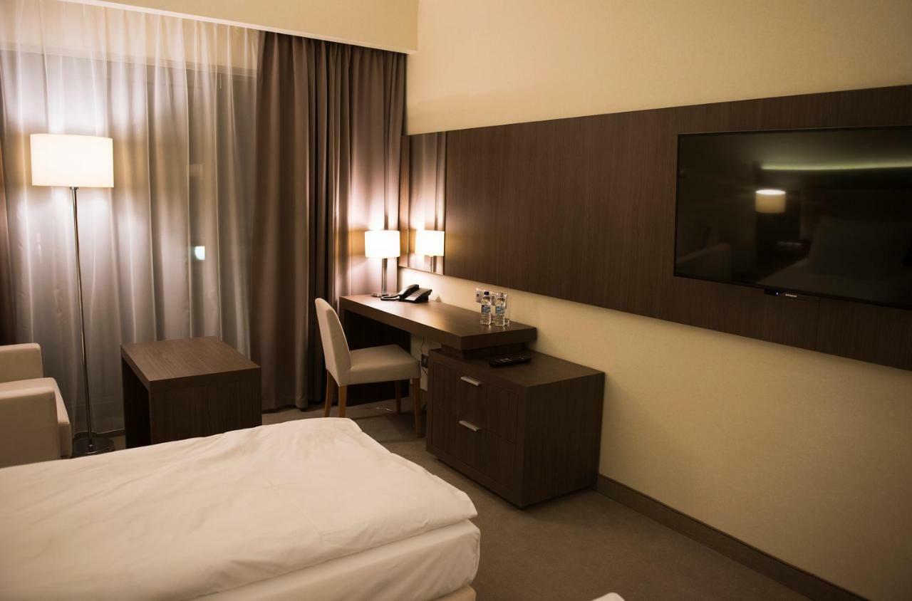 Hotel Kosma Kozmin Екстериор снимка