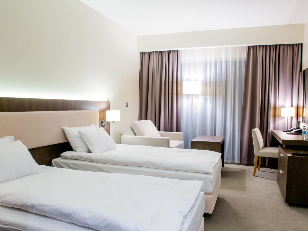 Hotel Kosma Kozmin Екстериор снимка