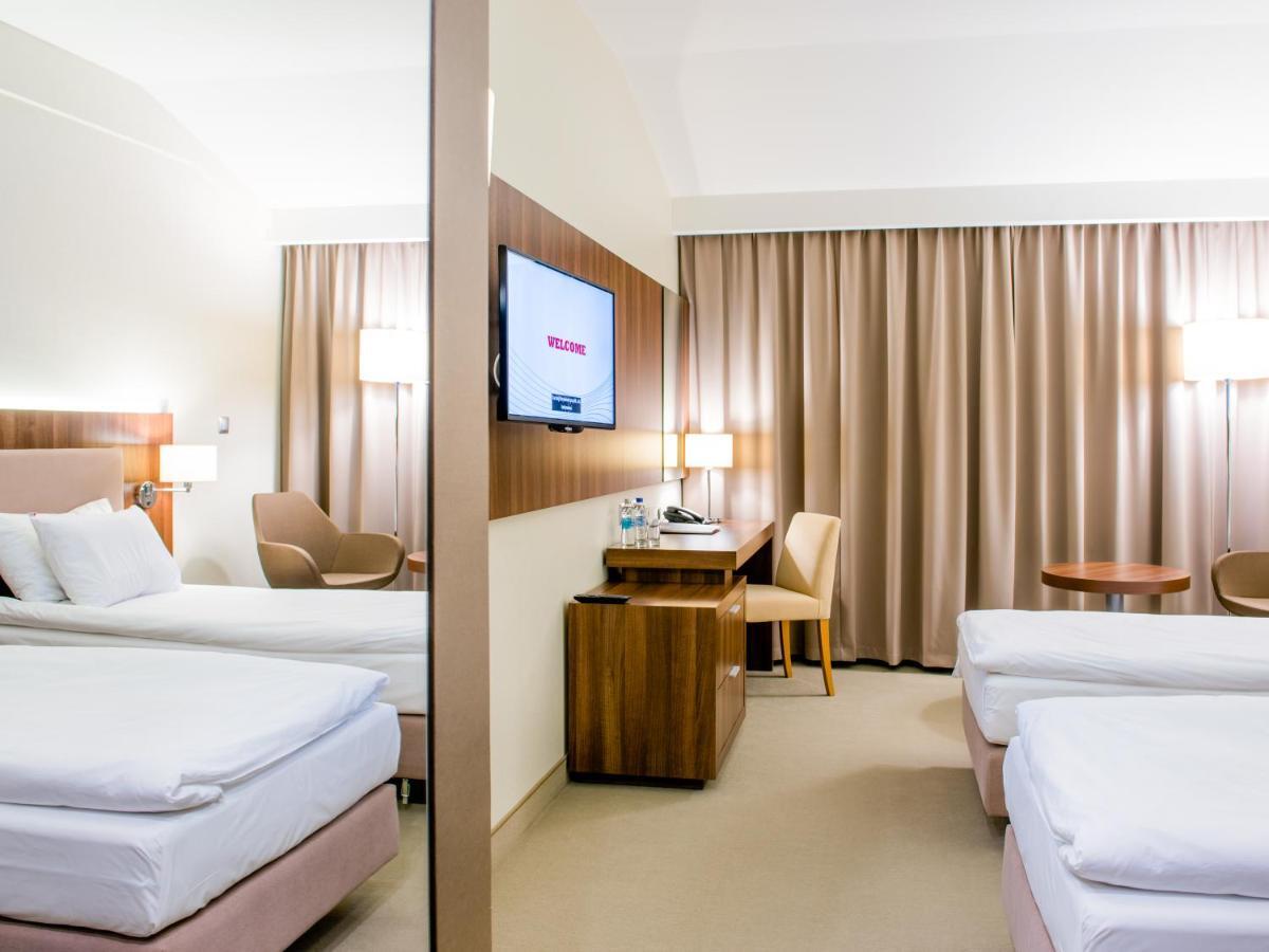 Hotel Kosma Kozmin Екстериор снимка