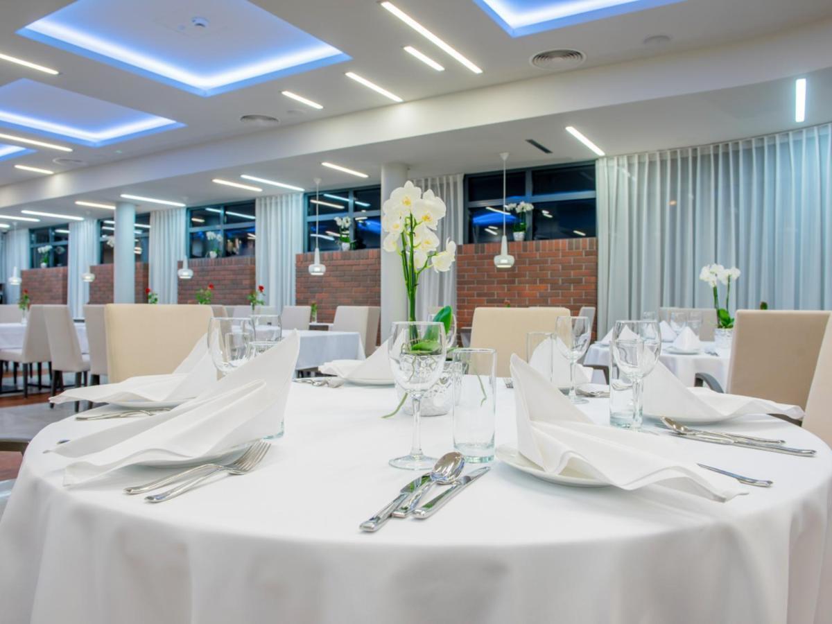 Hotel Kosma Kozmin Екстериор снимка