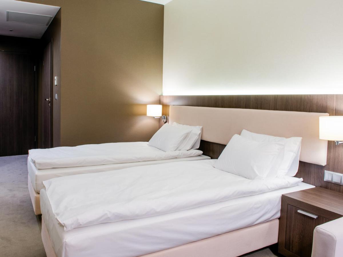 Hotel Kosma Kozmin Екстериор снимка